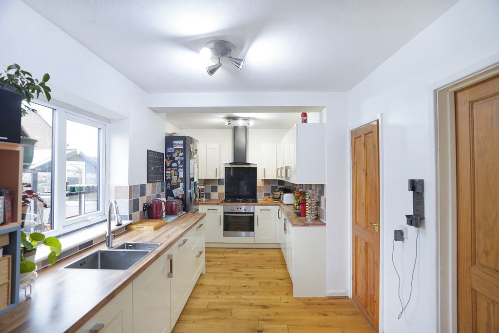 Additional image 5 of 4 bed semi-detached house for saleElmhirst Road, Lutterworth LE17