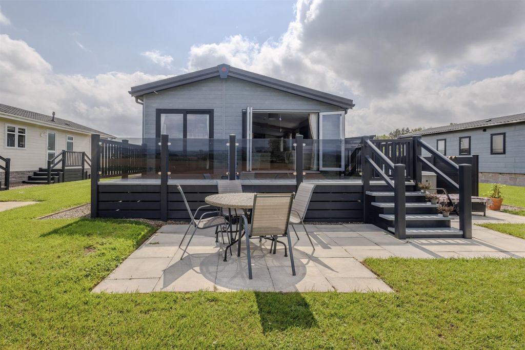 2 bed bungalow for saleRoyal Arch Riverside Park Fettercairn AB30