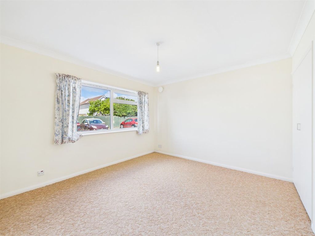 1 bed flat for saleSutton Avenue, Peacehaven BN10 photo 4