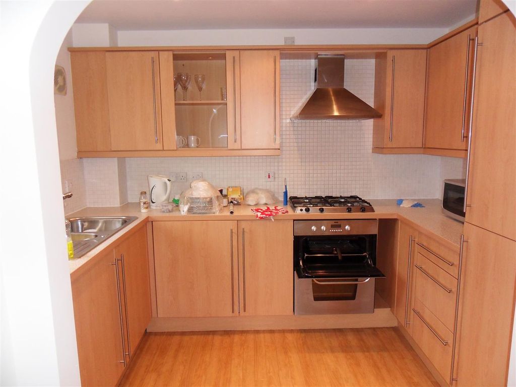 3 bed flat for saleCherry Croft, Kingfisher Way, Loughborough LE11 photo 2