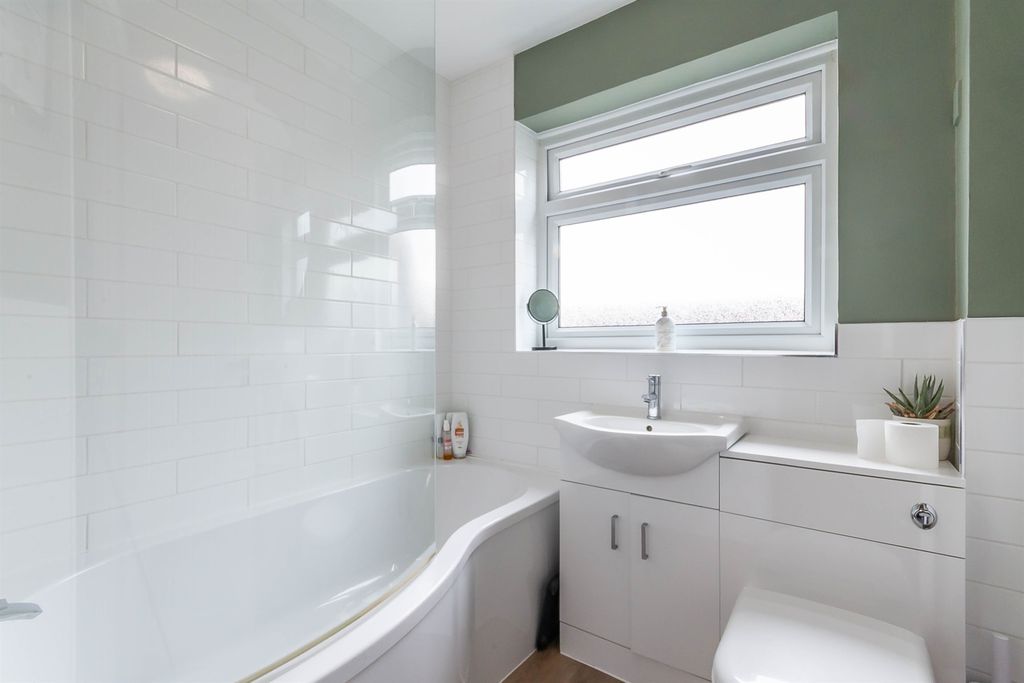 Additional image 11 of 2 bed flat for saleChurch Street, Maldon CM9