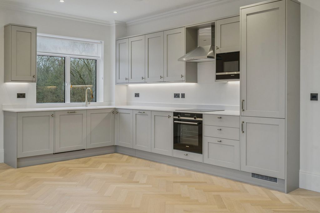 Additional image 4 of 2 bed flat for saleWesthorpe Park, Marlow SL7