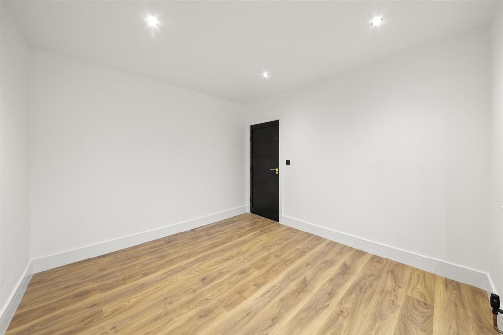 Additional image 18 of 5 bed semi-detached house for saleThe Heights, Northolt UB5