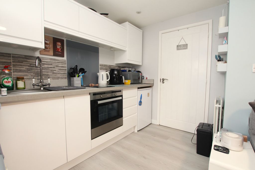 Additional image 4 of 1 bed flat for saleWarren Court, Lincoln LN2