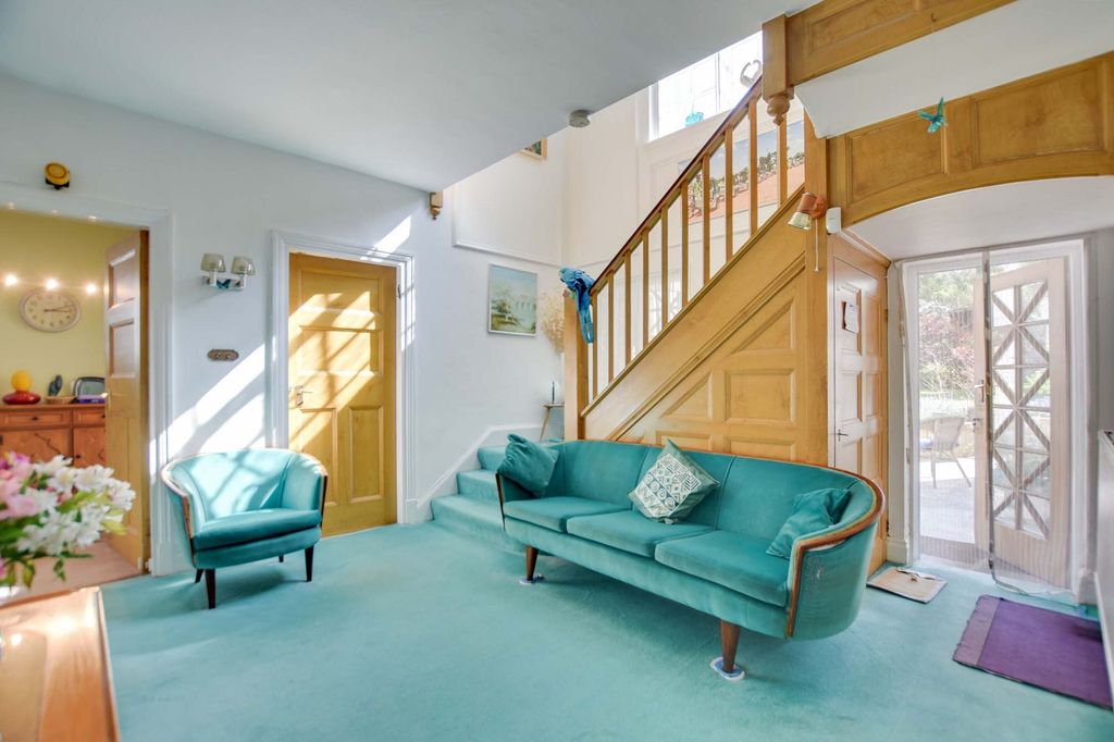 5 bed detached house for saleBarrington Road, Stoneygate, Leicester LE2 photo 5