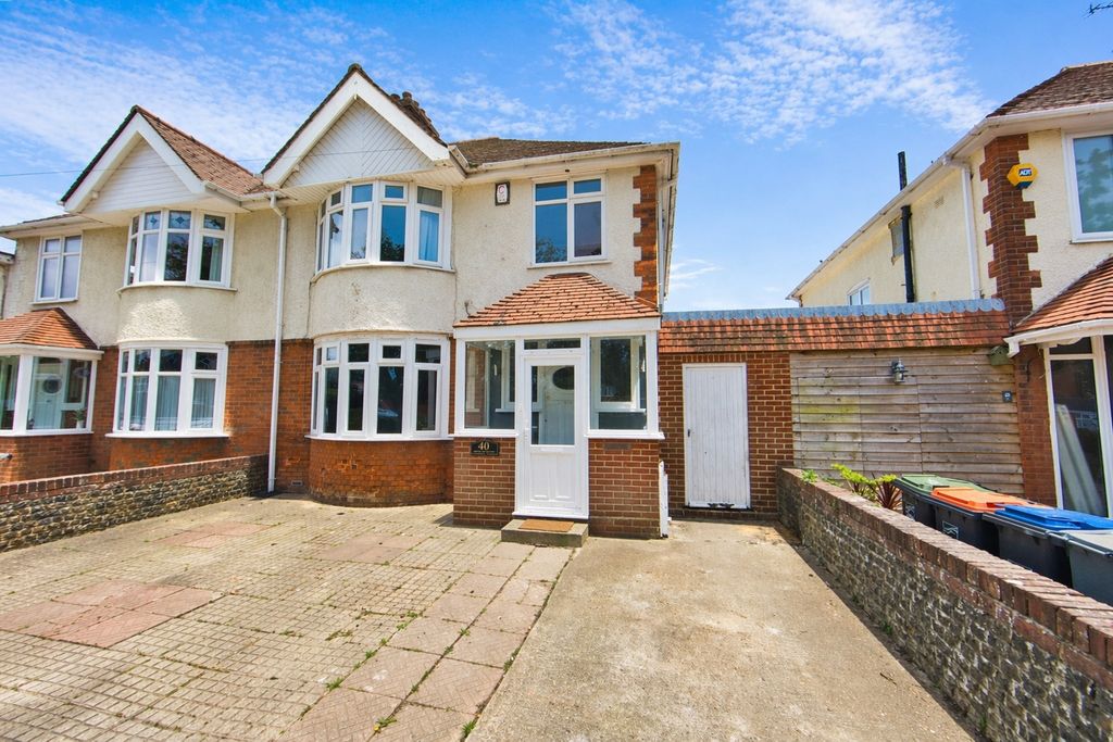 3 bed semi-detached house for saleGeorge V Avenue, Margate, Kent CT9