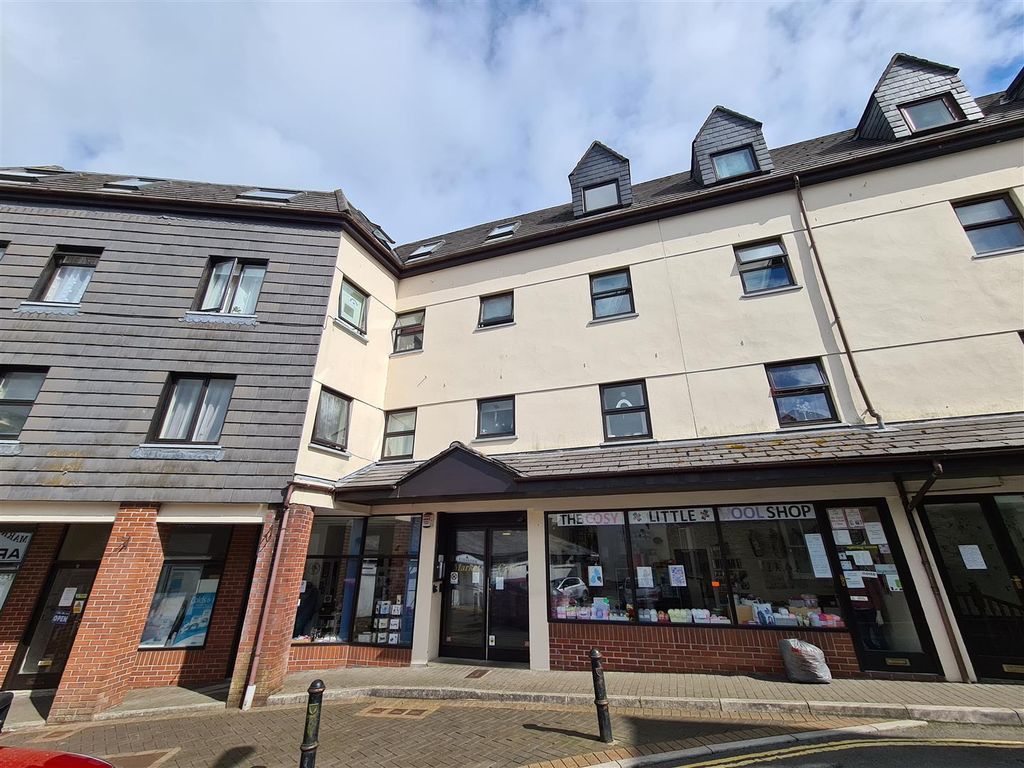 1 bed flat for saleMarket Street, Launceston PL15