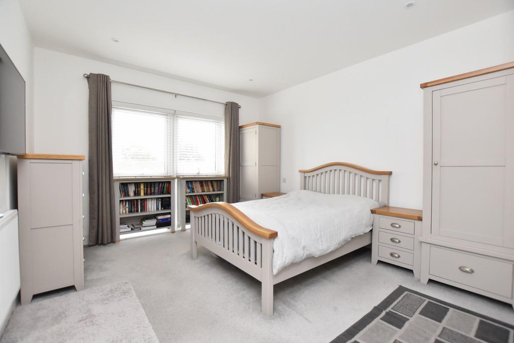Additional image 11 of 2 bed flat for saleQueens Road, Littlestone TN28