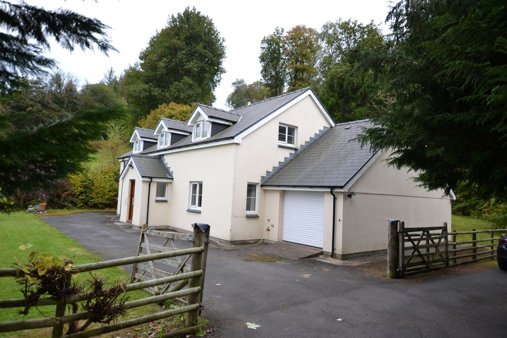 4 bed detached house for saleGwynfe, Llangadog SA19