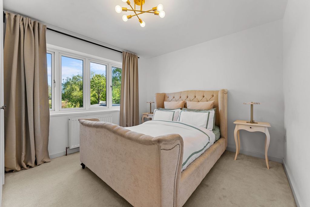 Additional image 24 of 4 bed property for saleChiltern Avenue, Macclesfield SK11