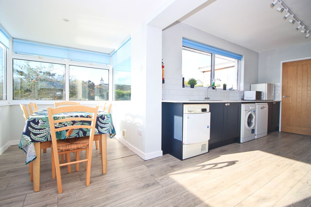 3 bed detached bungalow for salePorthilly View, Padstow PL28 photo 5