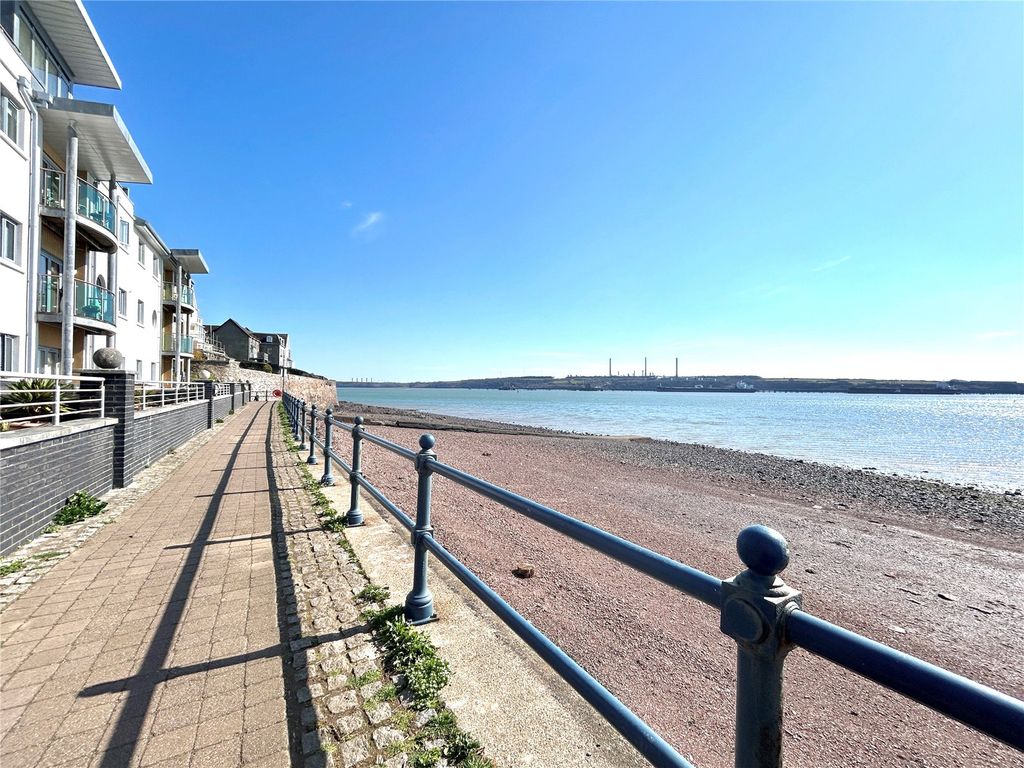 2 bed flat for saleSmoke House Quay, Milford Haven SA73