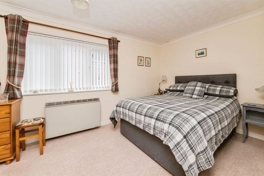 Additional image 8 of 2 bed flat for saleAnning Road, Lyme Regis DT7