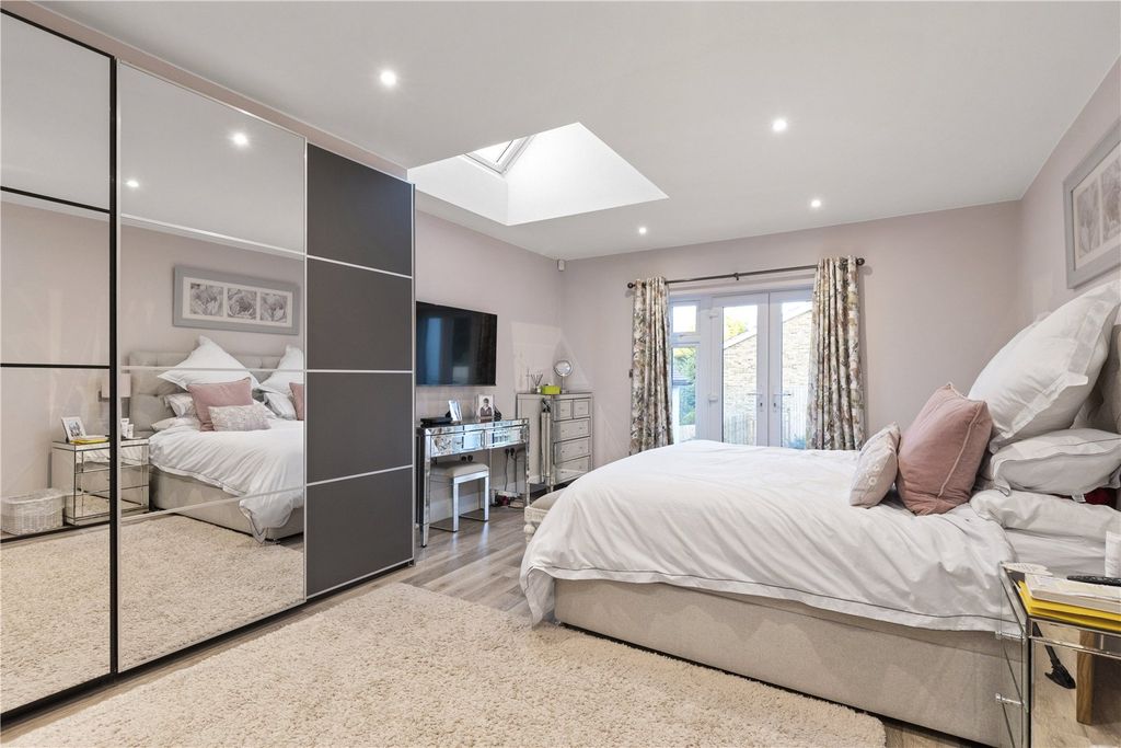 4 bed detached house for saleThe Downs, Leatherhead, Surrey KT22 photo 5