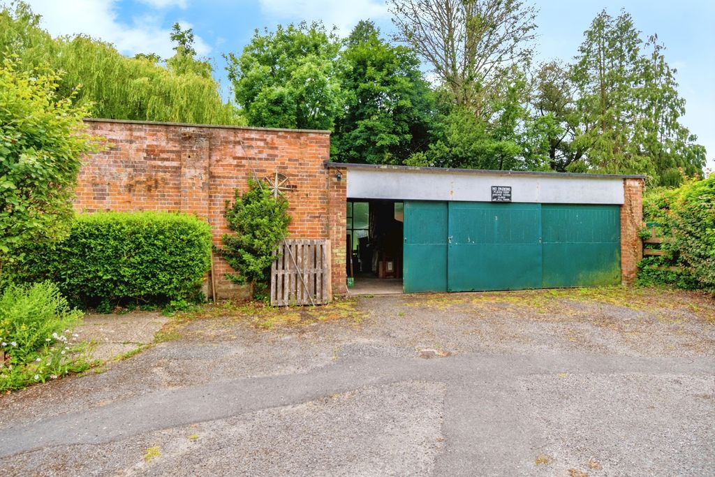 Additional image 14 of 3 bed flat for saleGosport Lane, Lyndhurst, Hampshire SO43