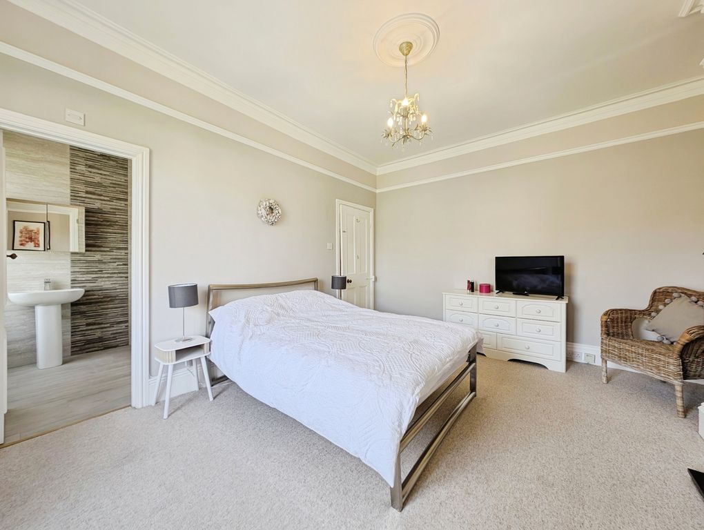 5 bed terraced house for saleThe Poplars, Gosforth, Newcastle Upon Tyne, Tyne And Wear NE3 photo 4