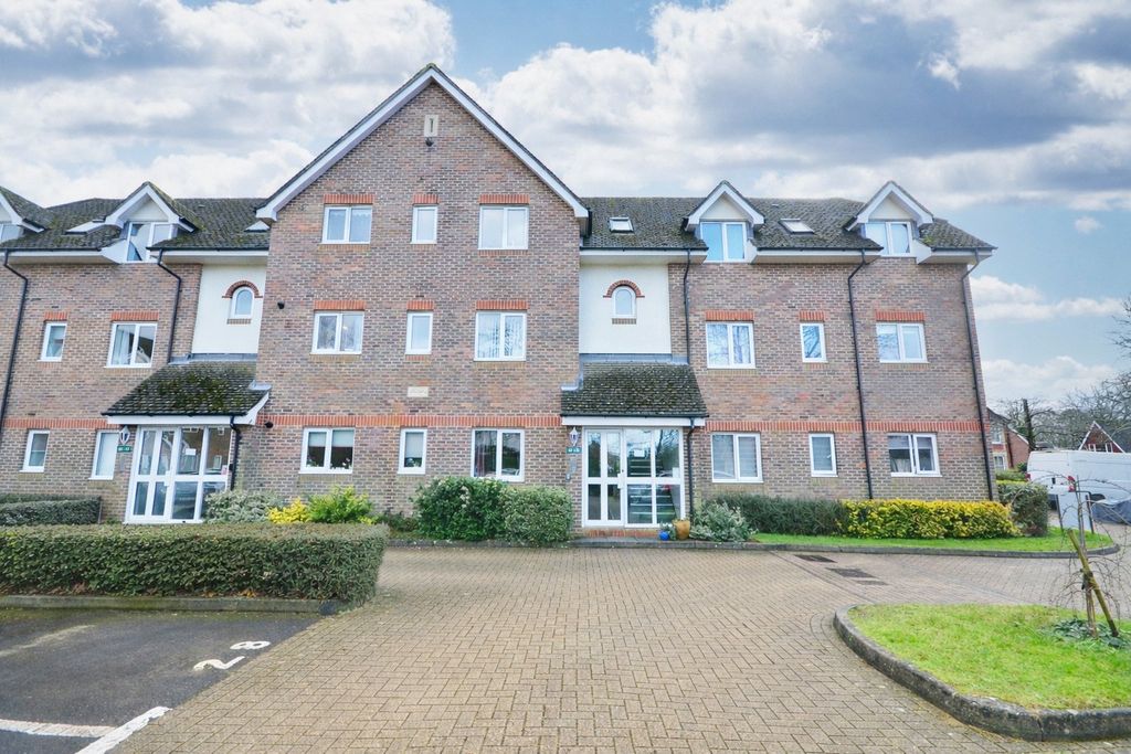 2 bed flat for saleEast Grinstead, West Sussex RH19