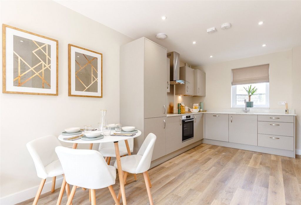 Additional image 4 of 2 bed flat for saleSteel Close, Newbury, Berkshire RG14