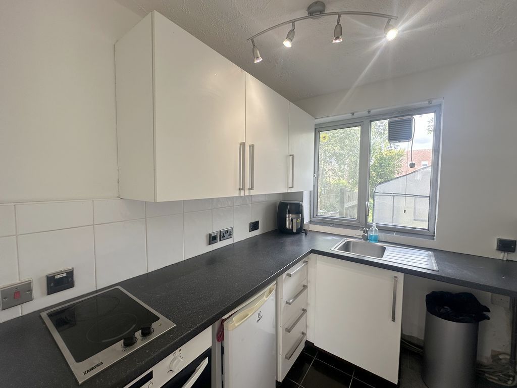 Additional image 6 of 2 bed maisonette for saleDugdale Hill Lane, Potters Bar EN6