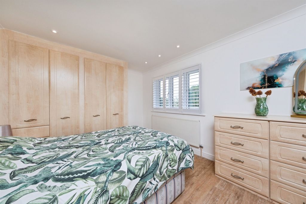 Additional image 18 of 4 bed detached house for saleTabard Gardens, Newport Pagnell MK16