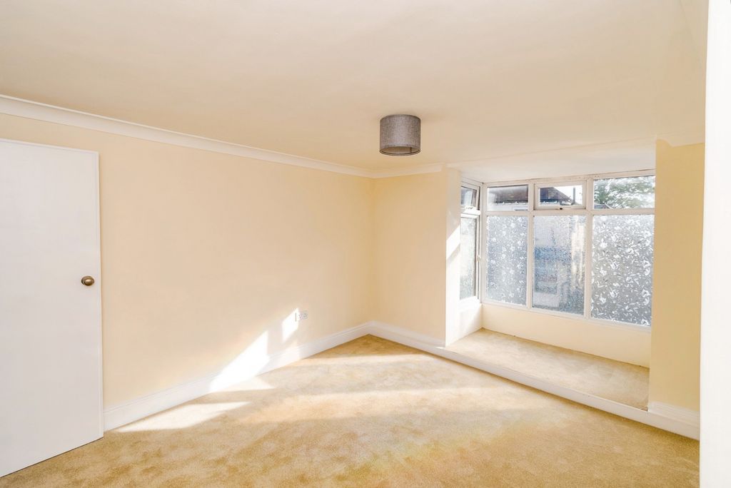 Additional image 6 of 2 bed flat for saleHigh Street, Lyndhurst, Hampshire SO43