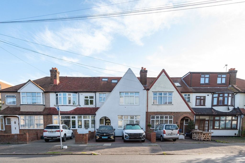 4 bed terraced house for saleMeopham Road, Streatham Vale, Mitcham CR4