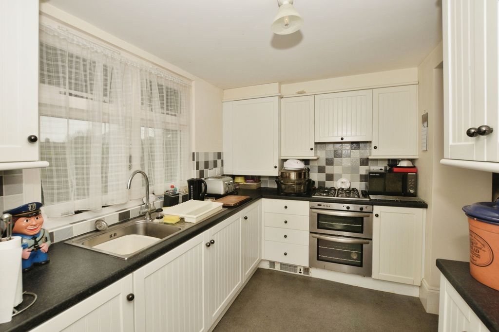 Additional image 3 of 2 bed flat for saleDymchurch Road, New Romney TN28