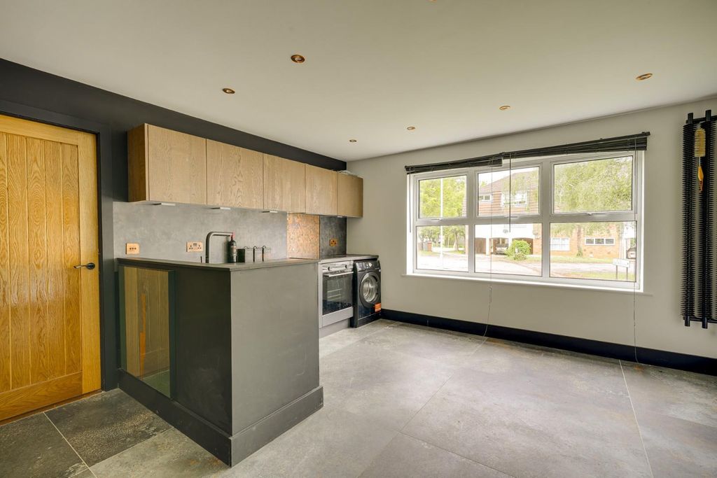 3 bed flat for saleGrasmere Way, Linslade, Leighton Buzzard LU7 photo 5