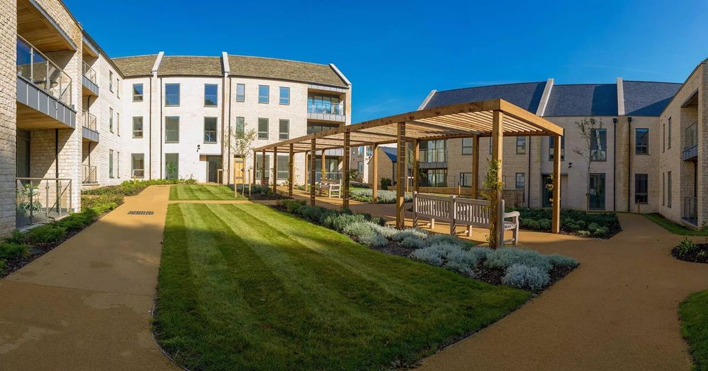 3 bed flat for saleBeechwood Park, Fosseway GL54
