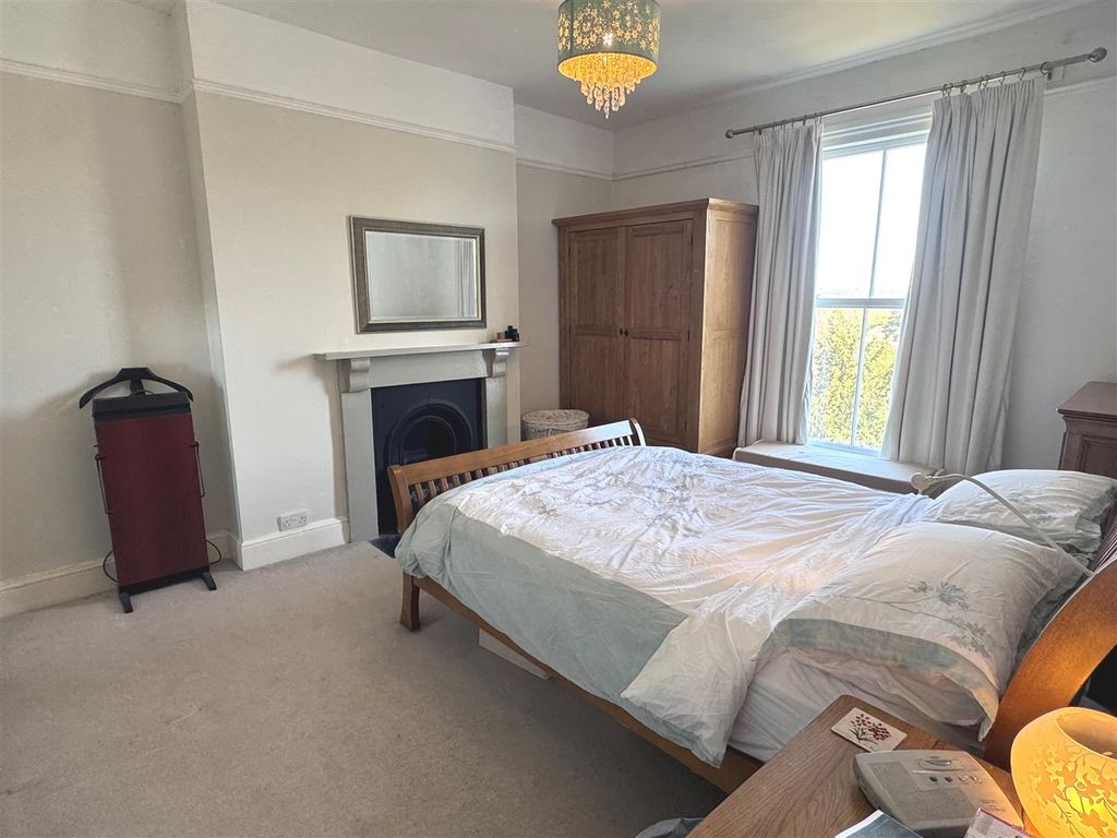 Additional image 14 of 5 bed semi-detached house for saleNewtown Road, Newbury RG14