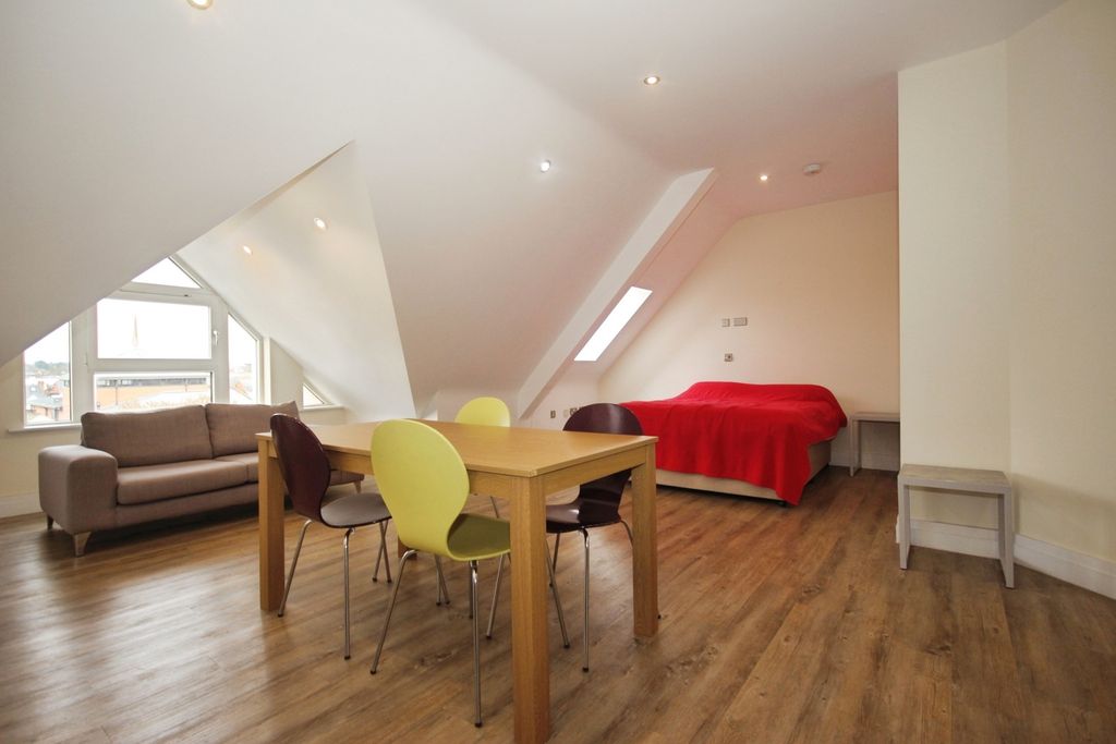 Additional image 5 of 2 bed flat for saleClarendon Avenue, Leamington Spa, Warwickshire CV32