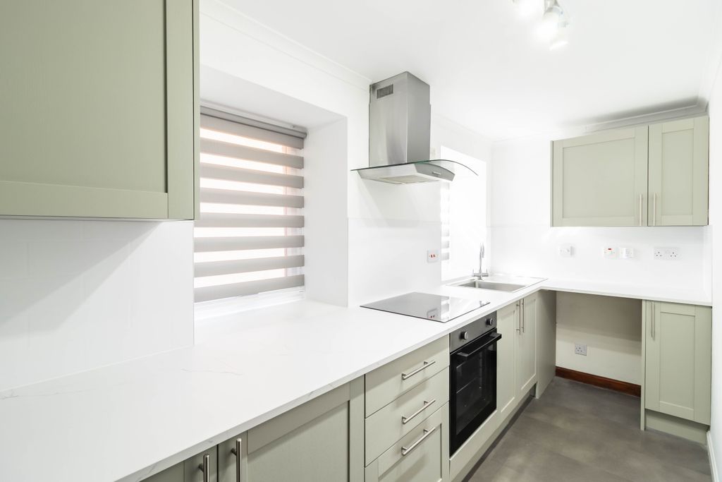 Additional image 6 of 2 bed flat for saleUpper Hall Street, Montrose DD10
