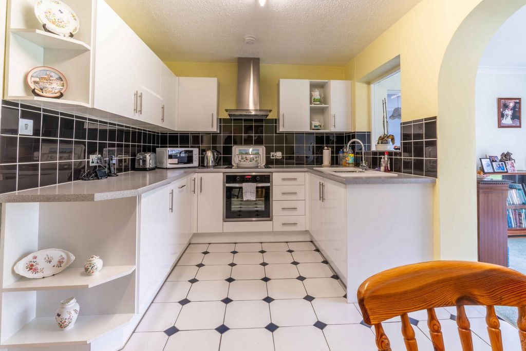 Additional image 4 of 4 bed detached house for saleOsborne Road, Potters Bar EN6