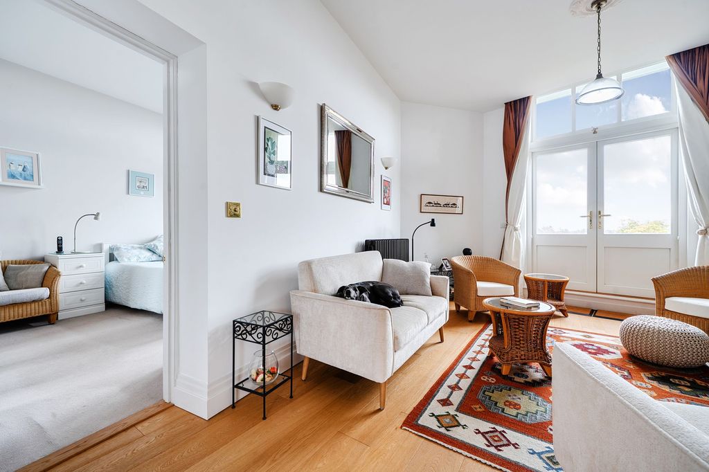 Additional image 7 of 2 bed flat for saleKings Drive, Midhurst GU29