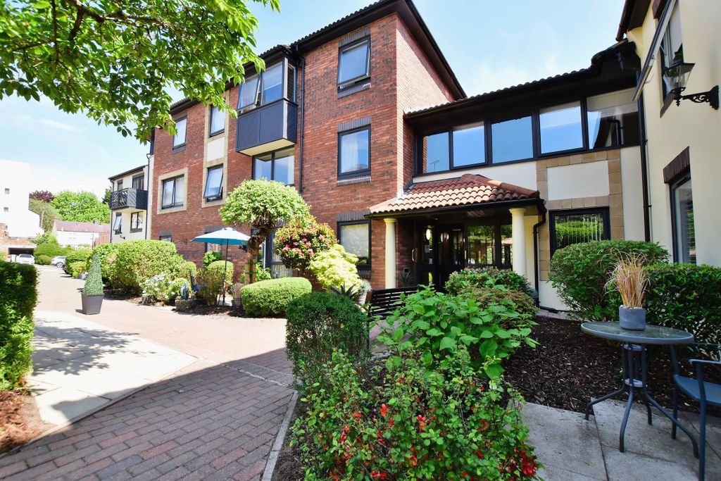 2 bed flat for saleMere Court, Knutsford WA16