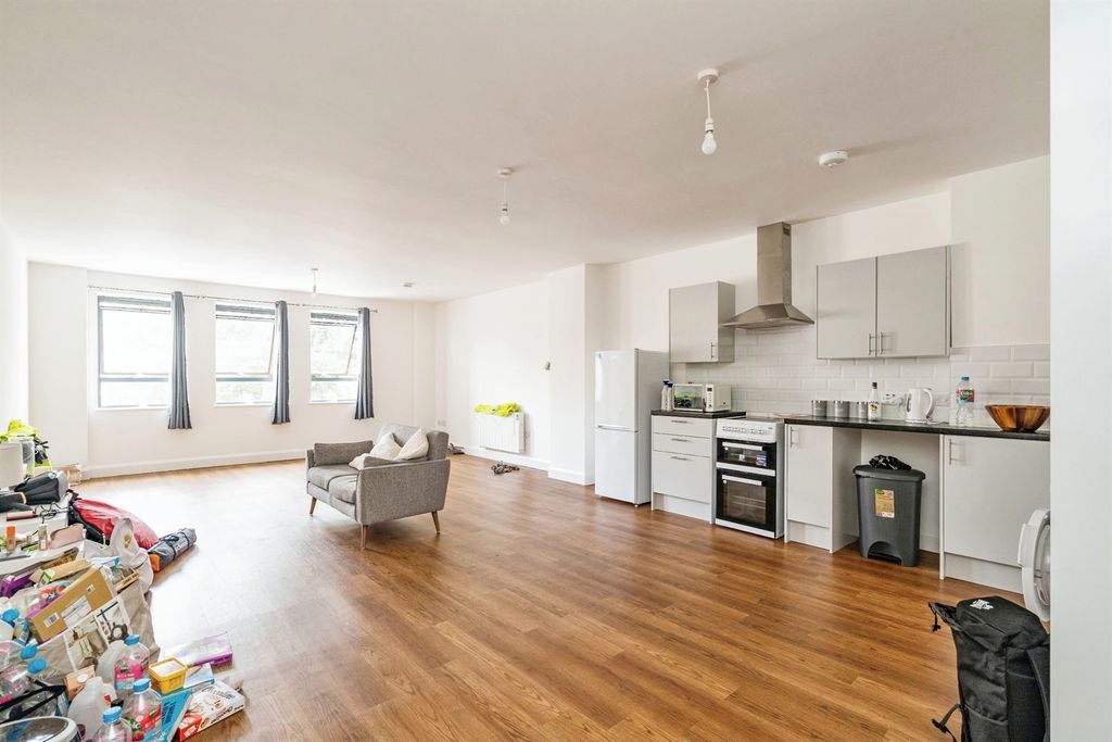 1 bed flat for saleLondon Road North, Lowestoft NR32 photo 5