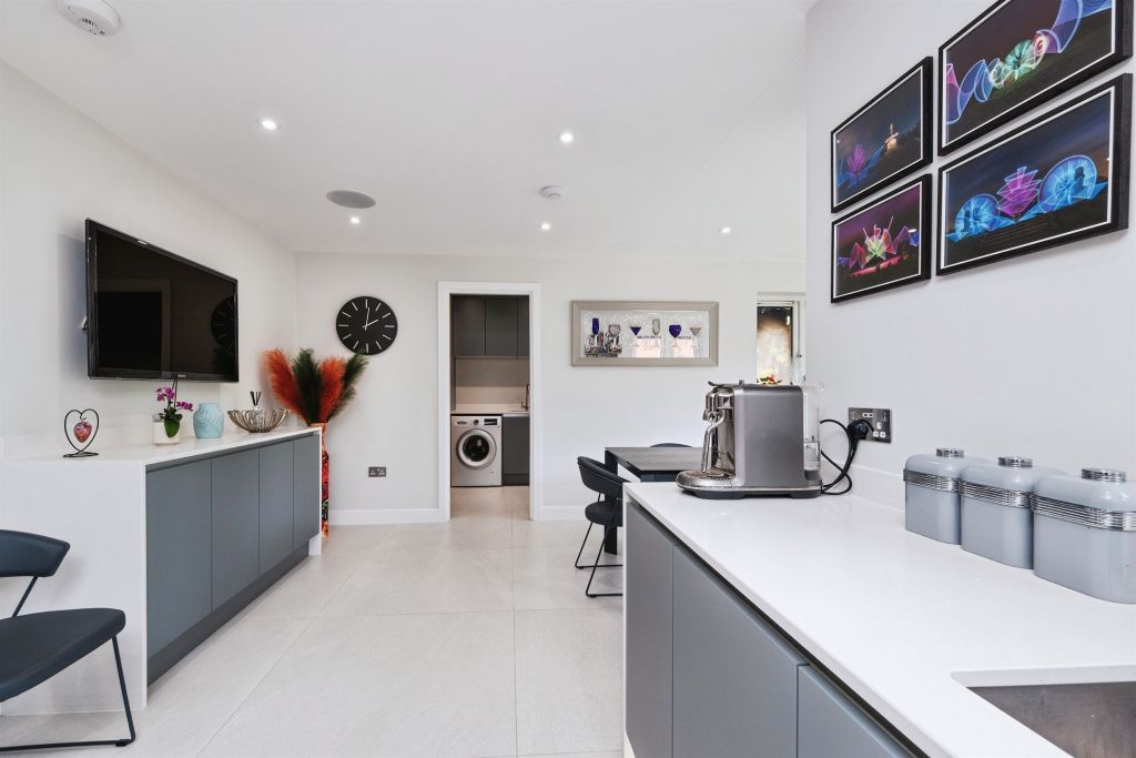 Additional image 6 of 4 bed detached house for saleTabard Gardens, Newport Pagnell MK16