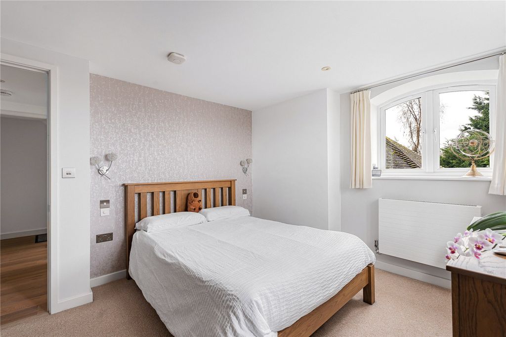 Additional image 12 of 2 bed flat for saleStation Road, Pulborough, West Sussex RH20