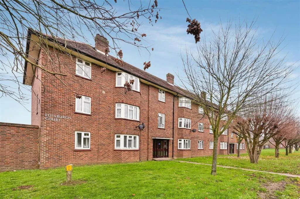 2 bed flat for saleGrand Drive, Raynes Park SW20
