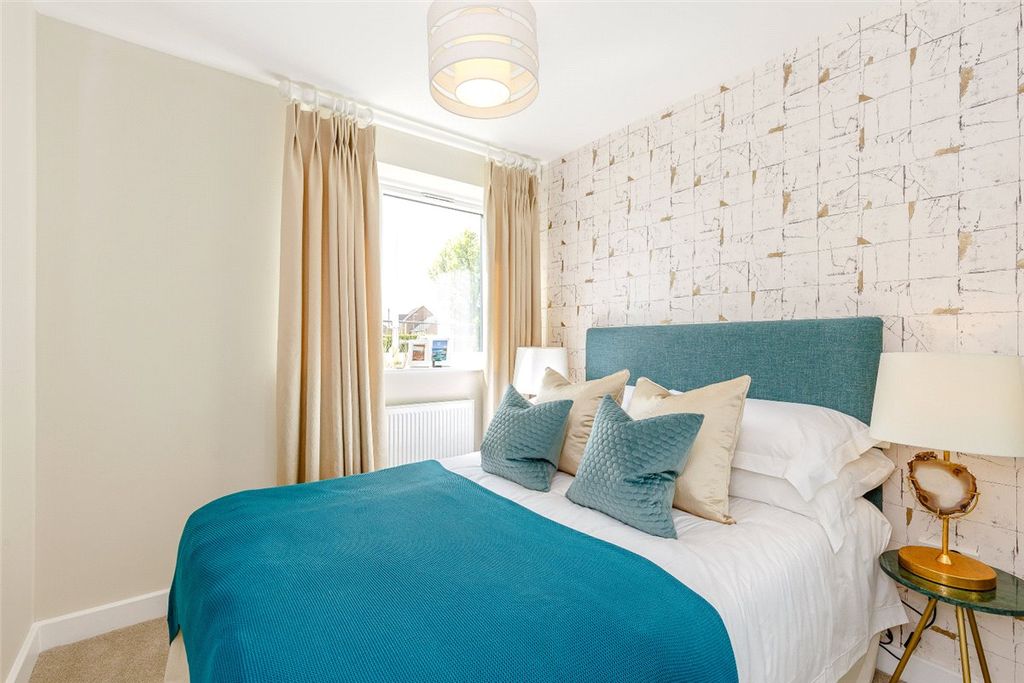 Additional image 9 of 2 bed flat for saleSteel Close, Newbury, Berkshire RG14