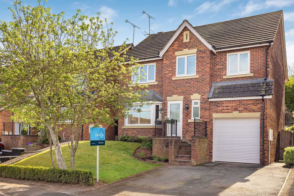 5 bed detached house for saleGodiva Road, Leominster, Herefordshire HR6