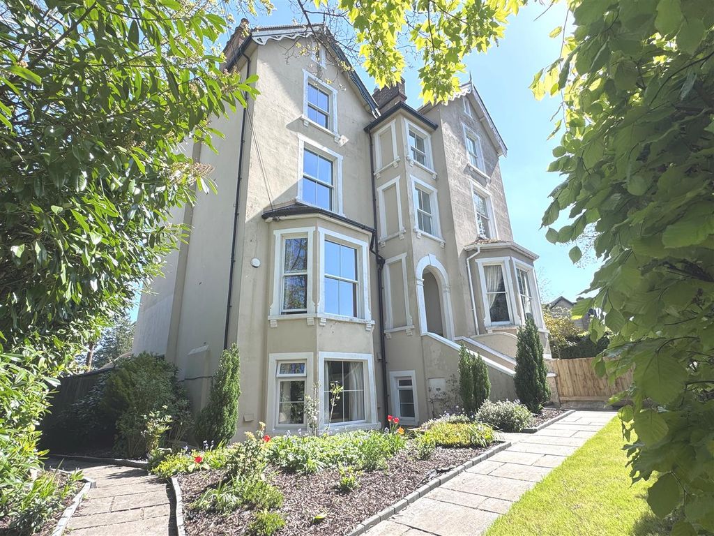 Additional image 33 of 5 bed semi-detached house for saleNewtown Road, Newbury RG14