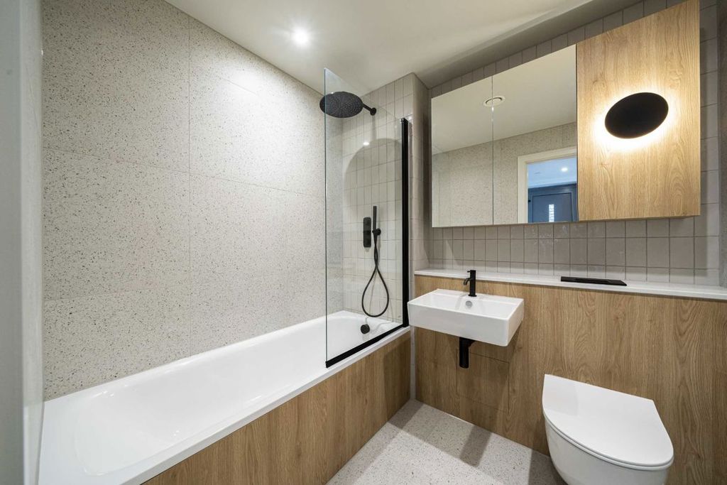 Additional image 6 of 3 bed flat for saleCoombe Road, New Malden KT3