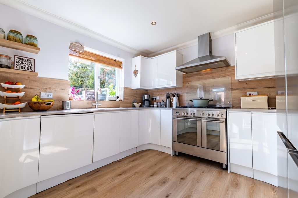 5 bed detached house for saleLarkfields, Newark, Nottinghamshire NG24 photo 4