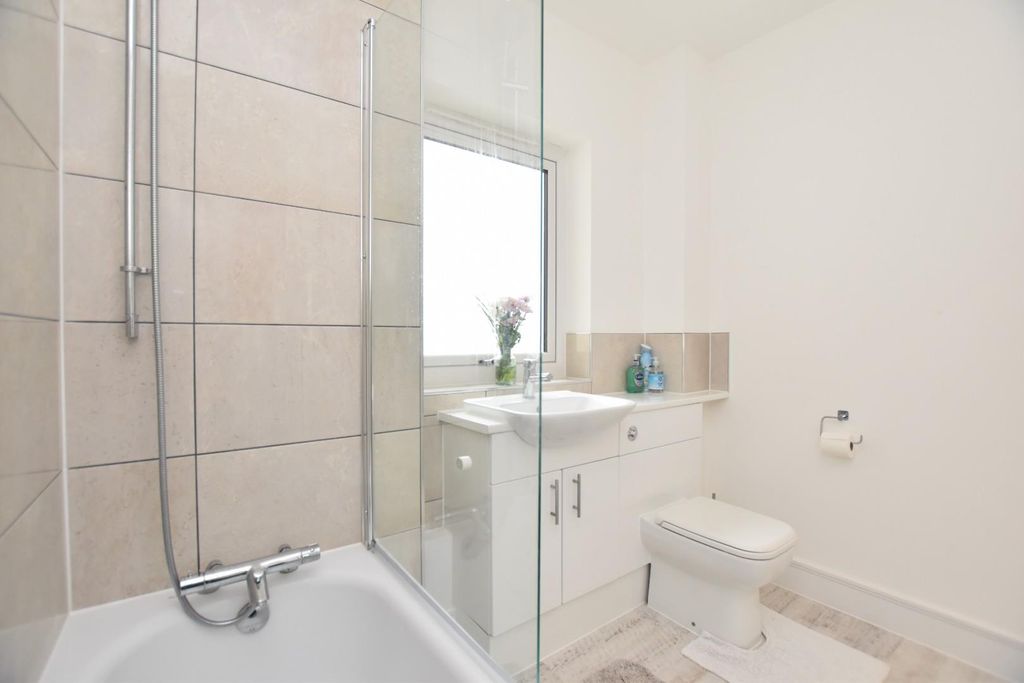 Additional image 17 of 2 bed flat for saleQueens Road, Littlestone TN28