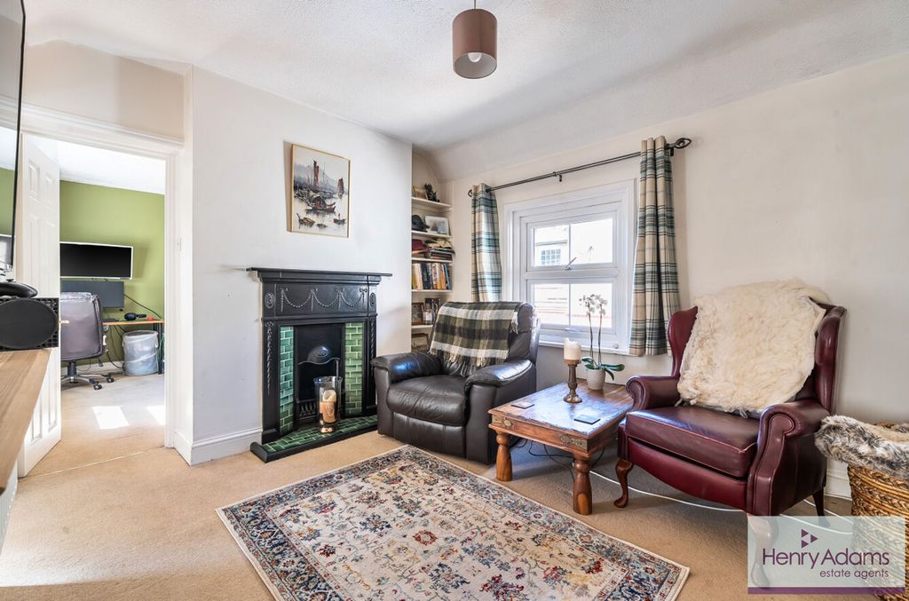 1 bed flat for saleStation Road, Liss GU33 photo 5
