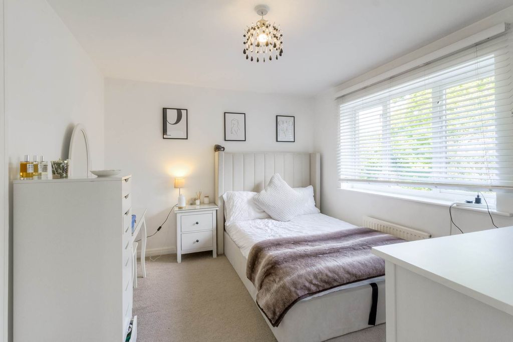 Additional image 17 of 4 bed detached house for salePennycress Way, Newport Pagnell MK16