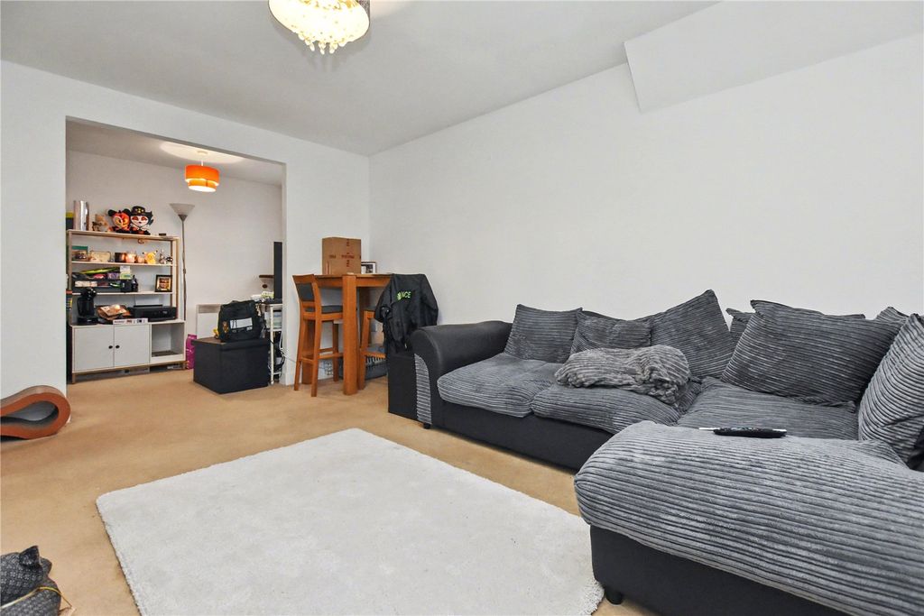 2 bed flat for salePavilion Close, Stanningley, Pudsey, West Yorkshire LS28 photo 2