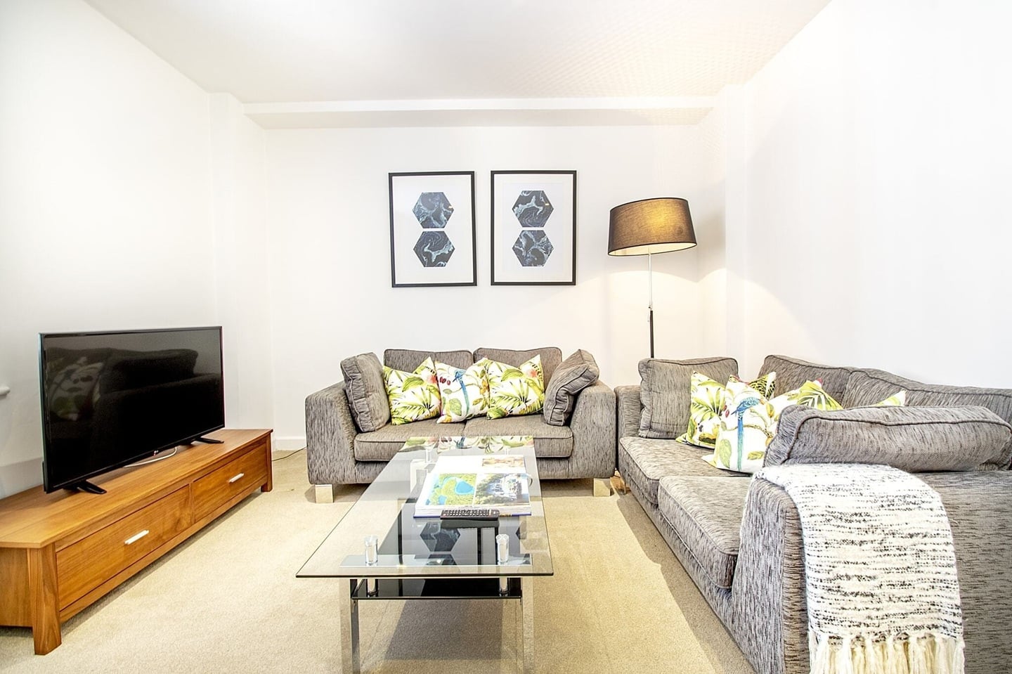 1 Bed Flat, Hill Street, W1J, N1 7GU