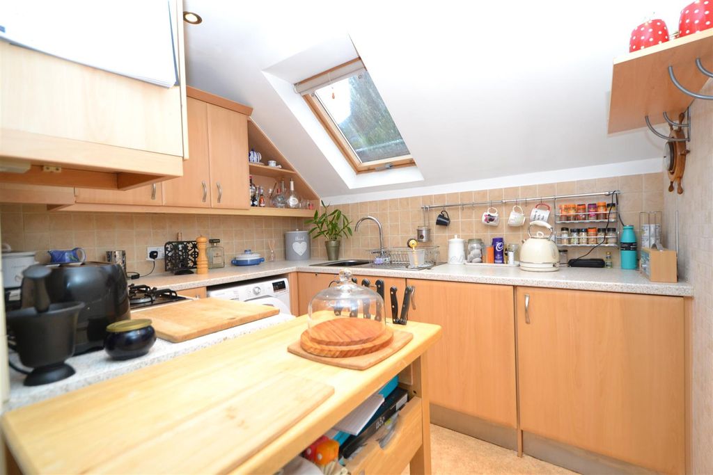 2 bed flat for saleWaterside, Upton Upon Severn, Worcester WR8 photo 5